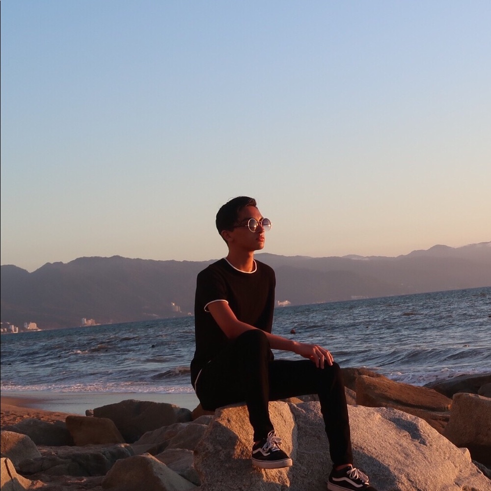 Meet your Posher, Abisai